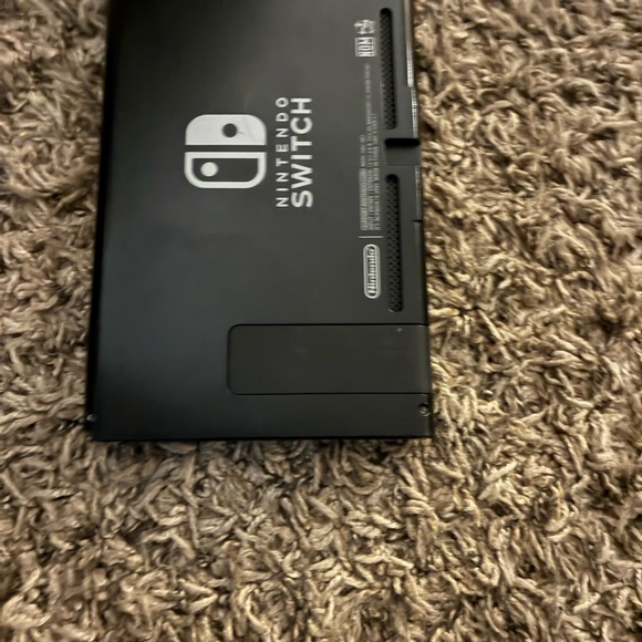 Nintendo Switch - Picture 2 of 2